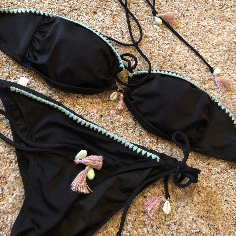 Black bikini